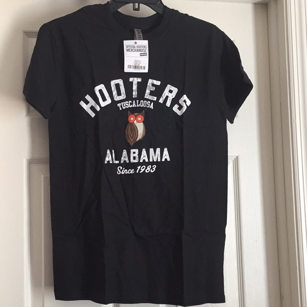 Hooters Men’s T-shirt
